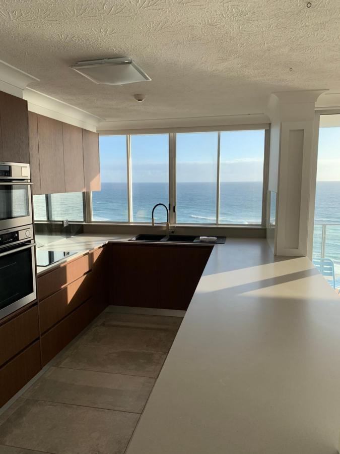 Pacific Regis Beachfront Holiday Apartments Gold Coast Exterior foto