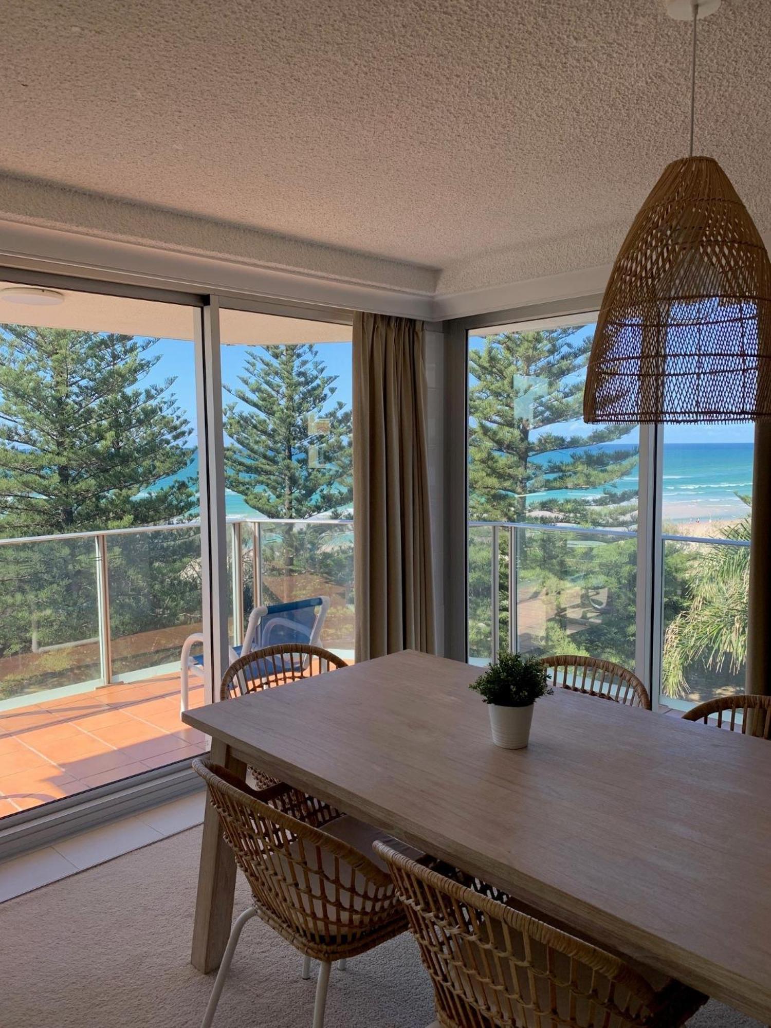 Pacific Regis Beachfront Holiday Apartments Gold Coast Exterior foto